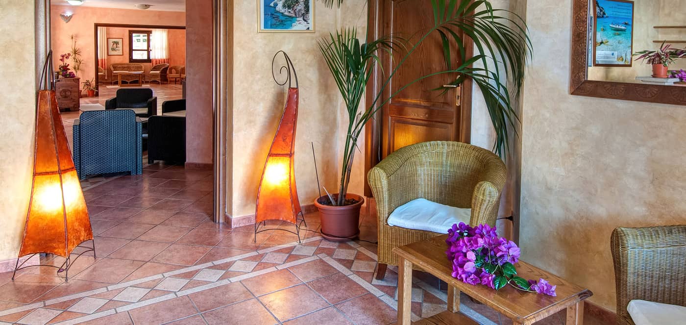 Hotel-I-Ginepri-Lobby-32