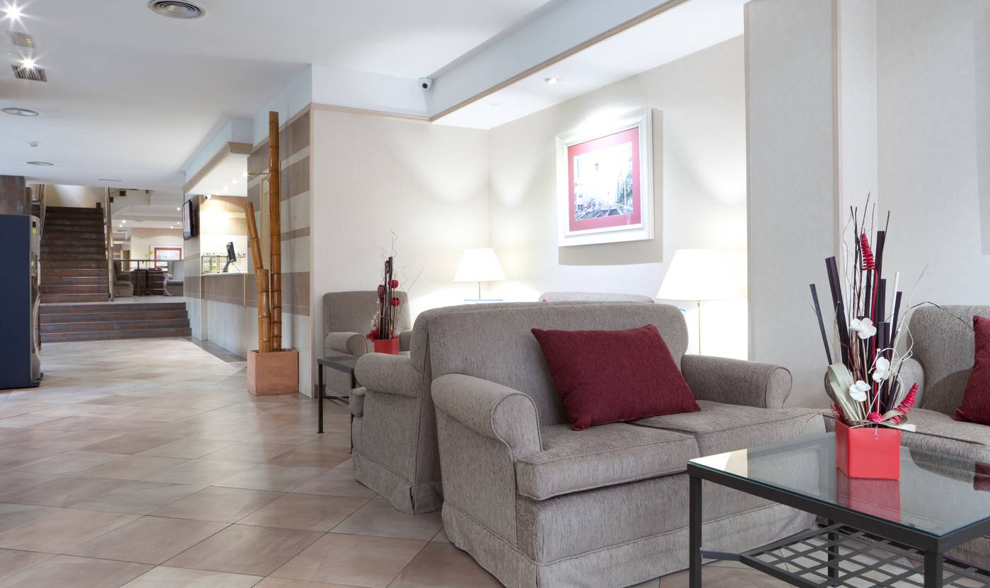 Senator-Castellana-Lobby-12