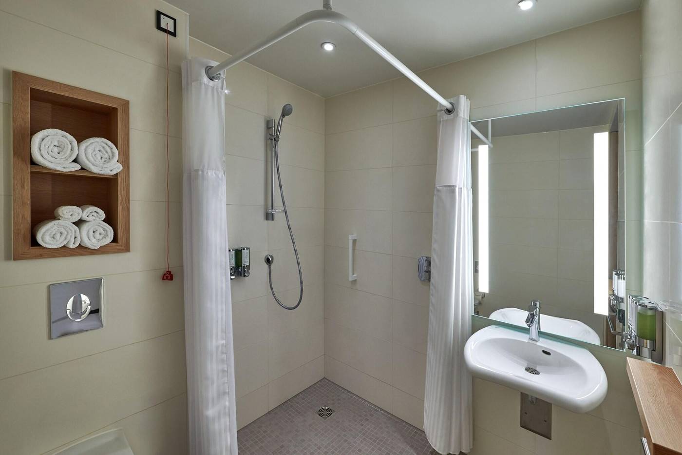 Hampton-Inn-Berlin-City-Centre-Alexanderplatz-Room-31