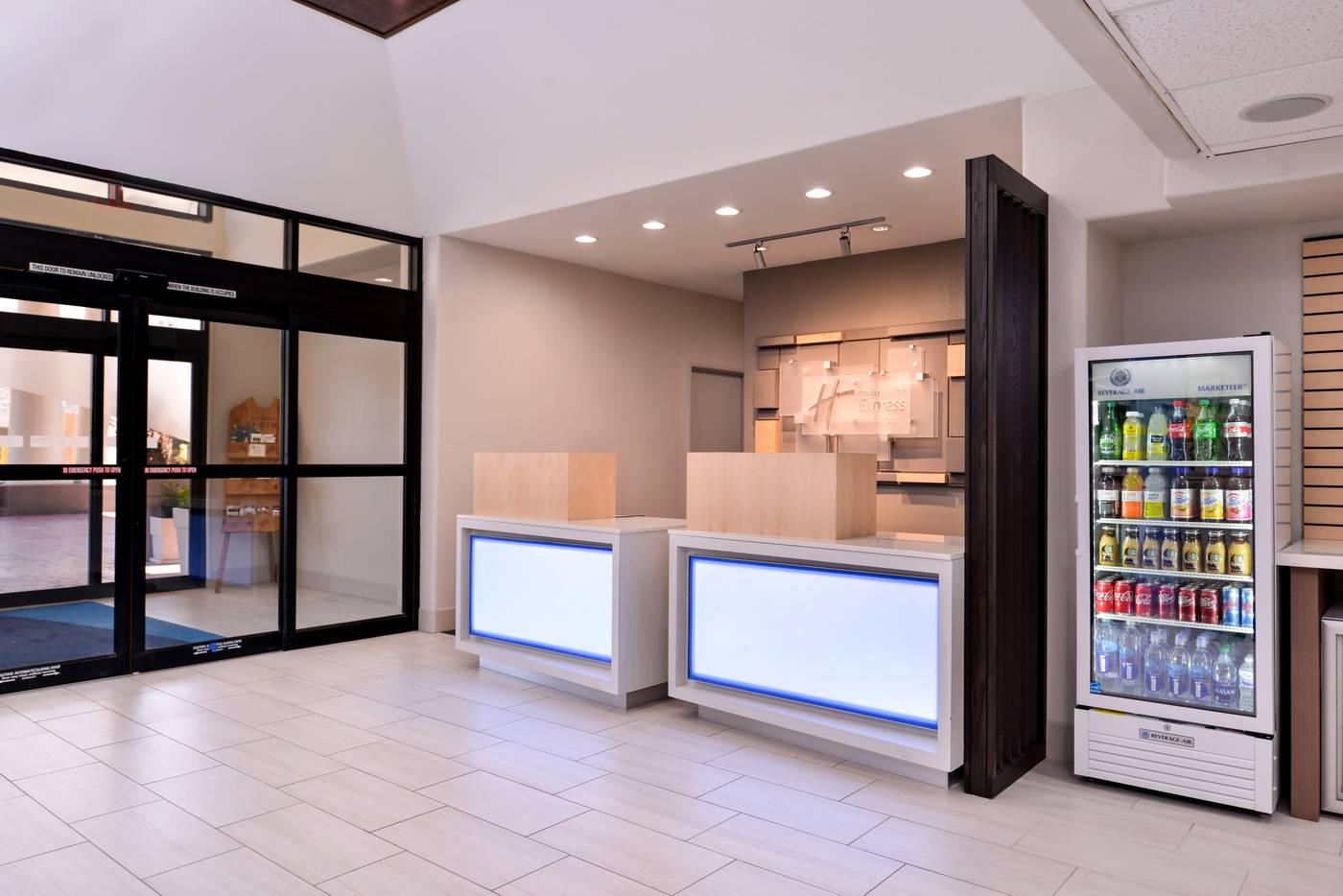 Holiday Inn Express & Suites Elgin-United States-Elgin-Lobby-7