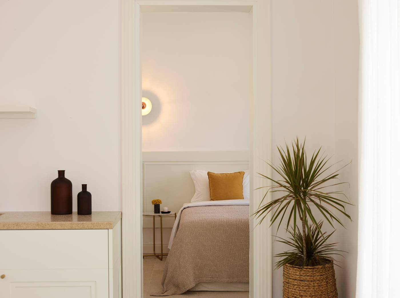 Bonzoe-Suites---Villas-Room-37