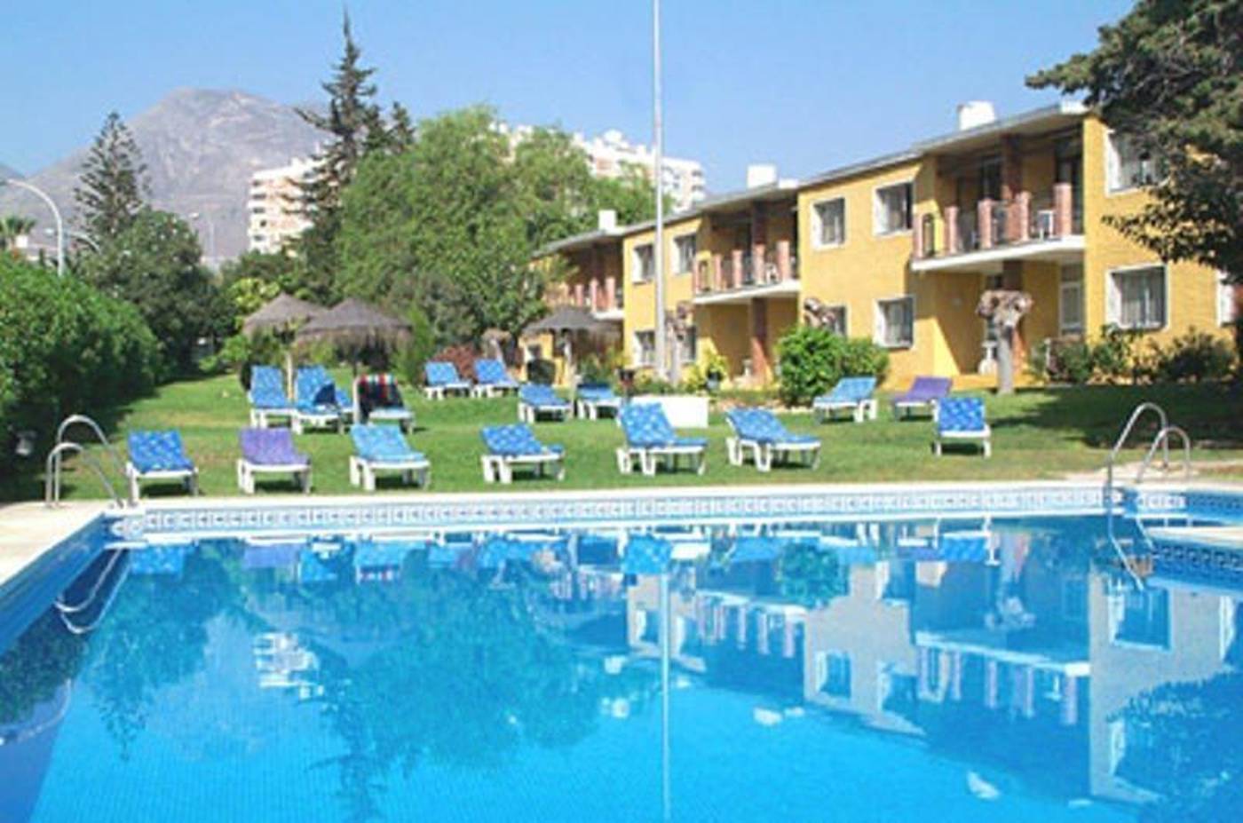 Apartamentos-San-Carlos-Pool-11
