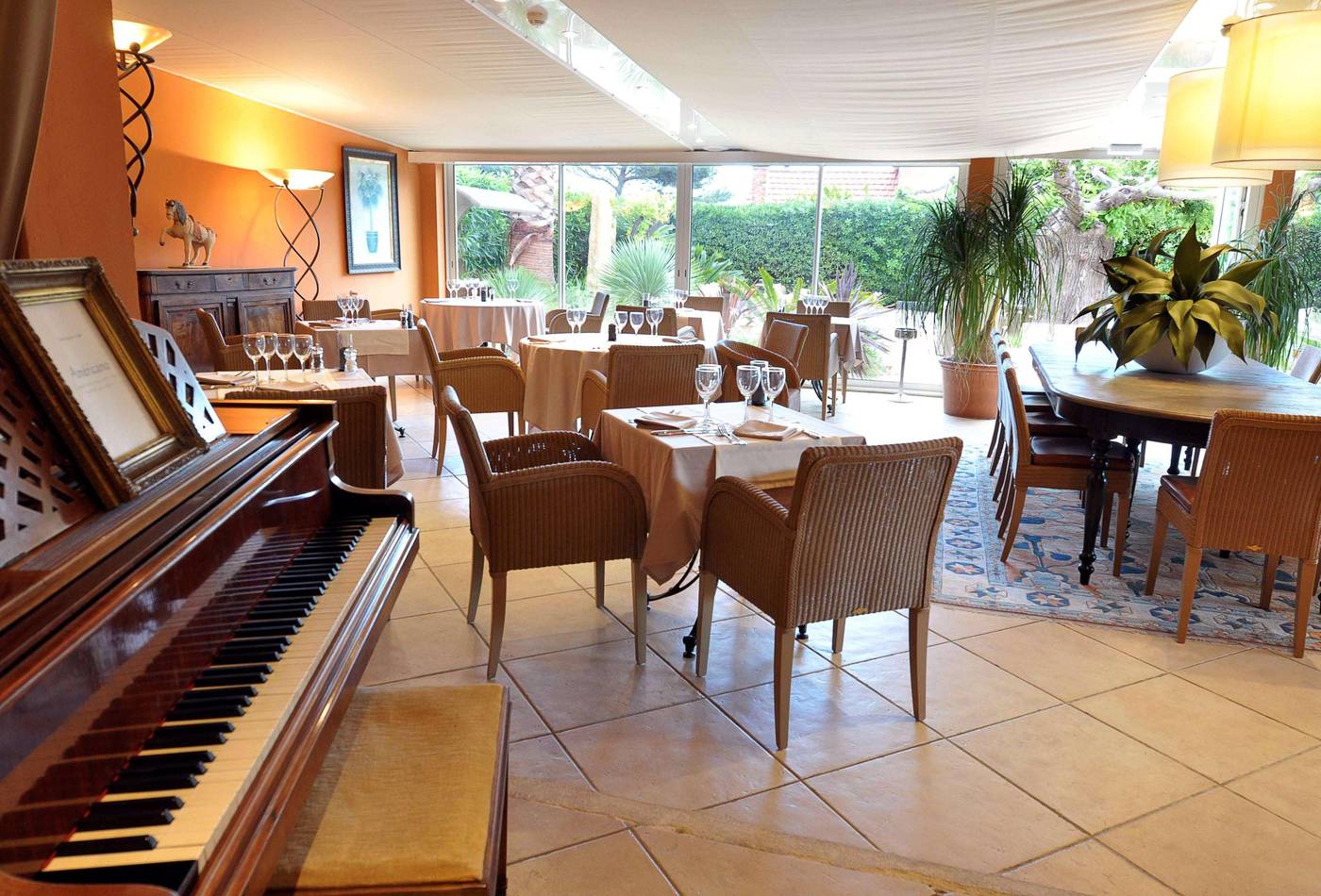 Best-Western-Premier-Montfleuri-Restaurant-70