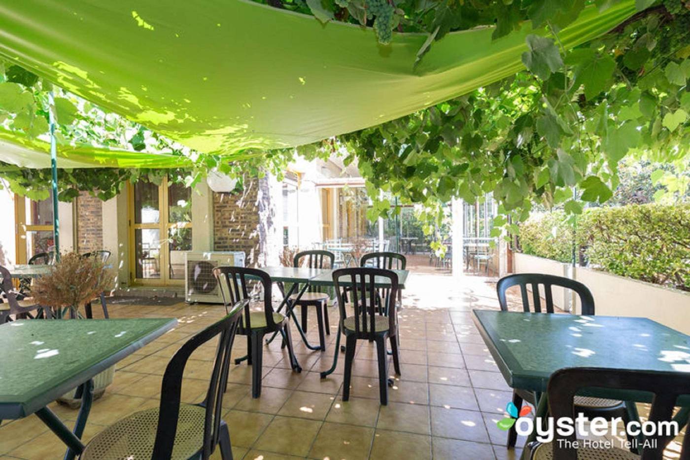 Kyriad-Nice-Ouest-Stade-Saint-Isidore-Room-1