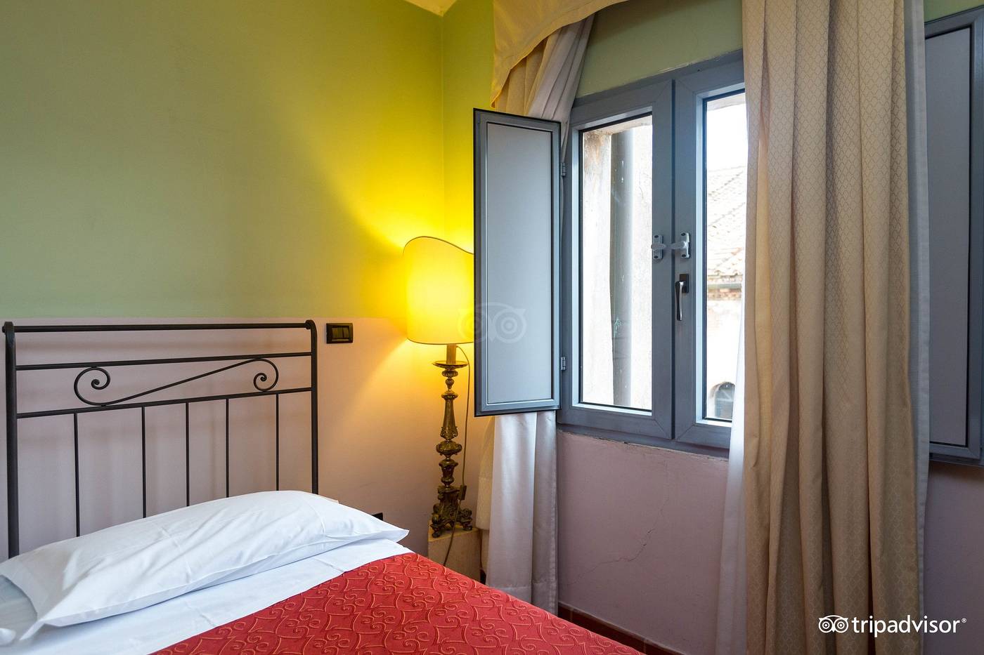 Domus-Sessoriana-Room-3