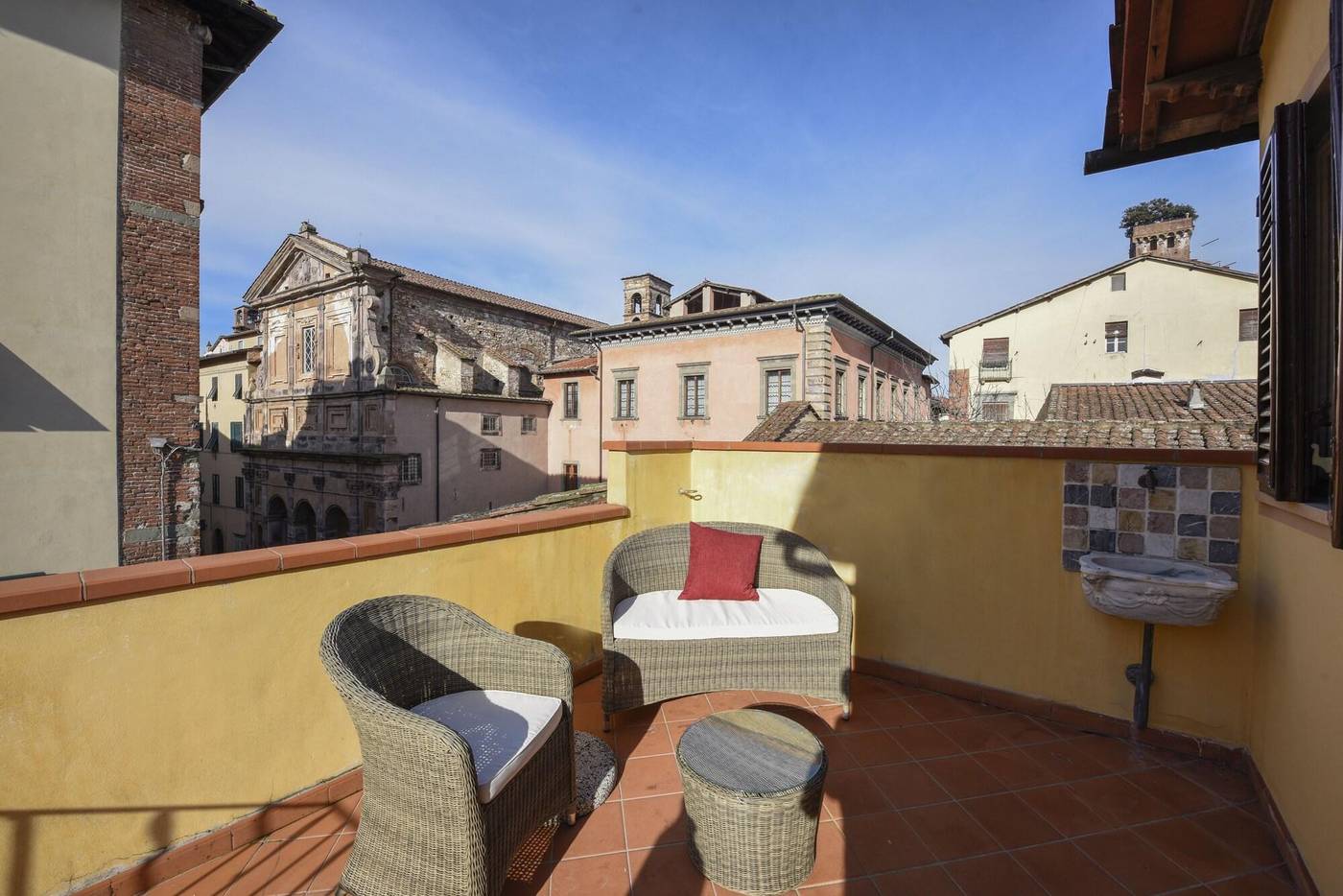 The-Tuscanian-Hotel-Room-2