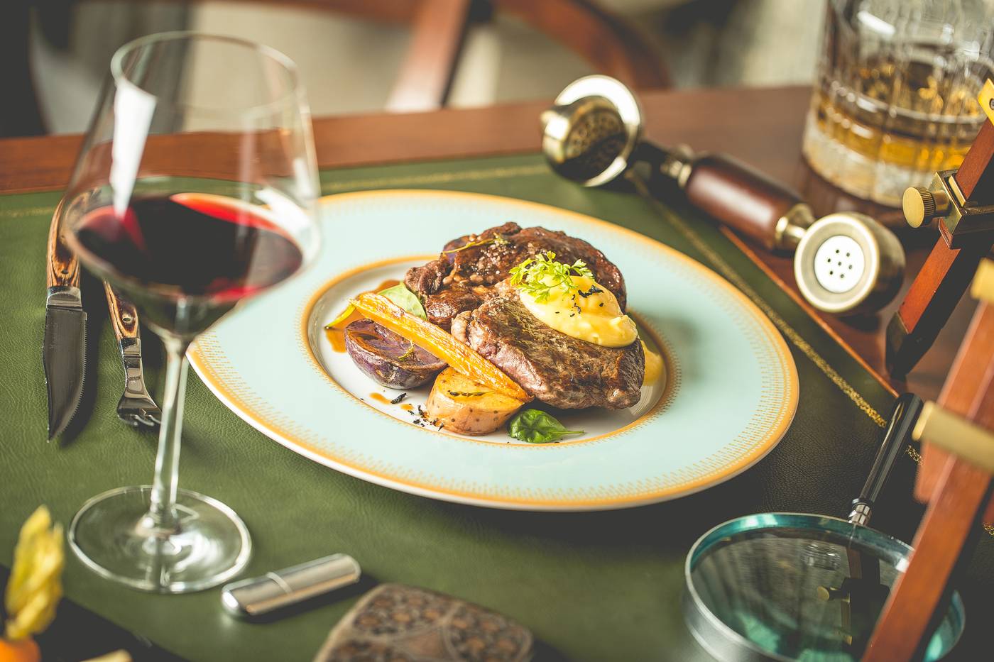 Mystery-Hotel-Budapest-Restaurant-61