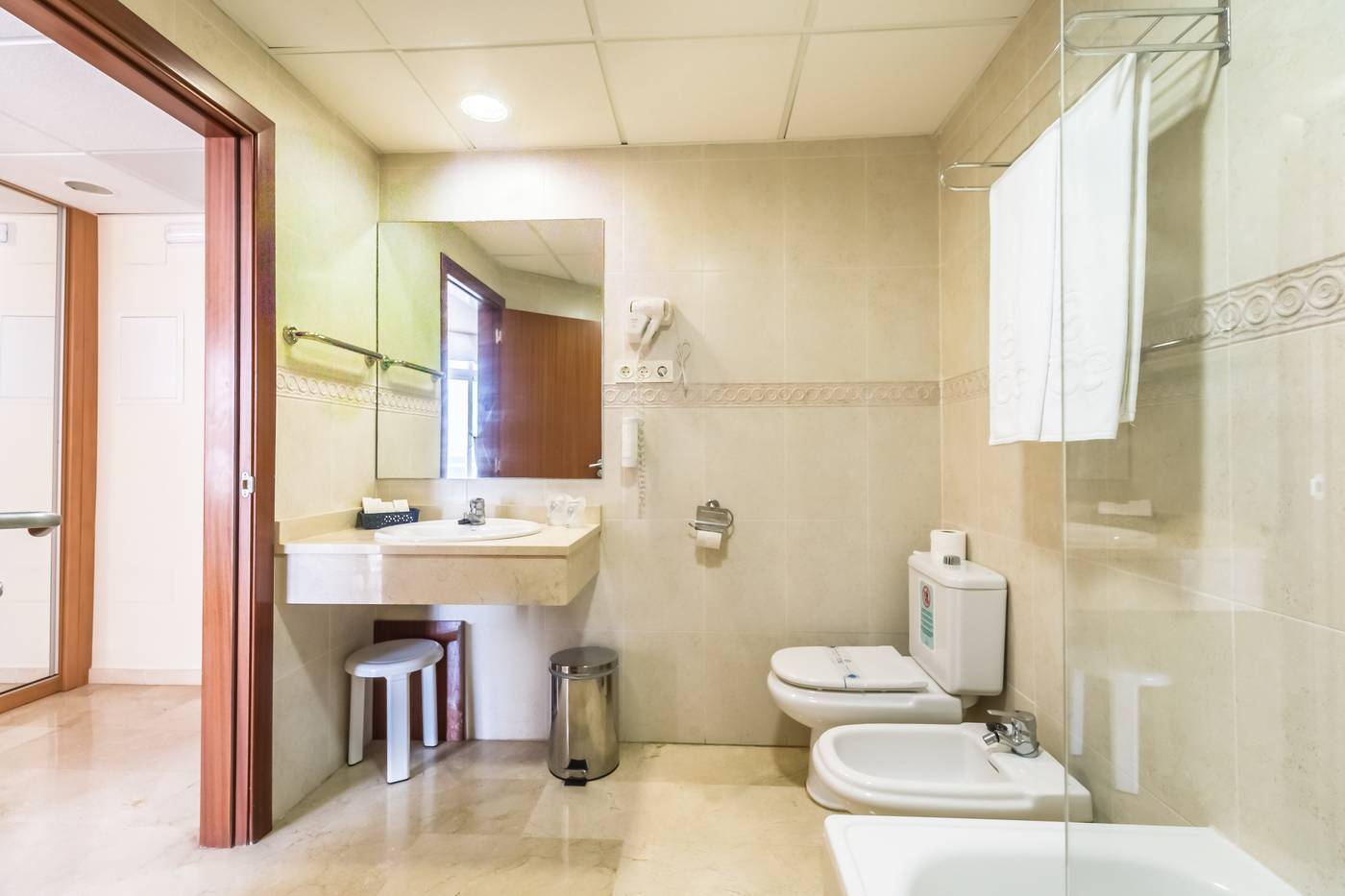 AluaSun-Lago-Rojo-Room-37