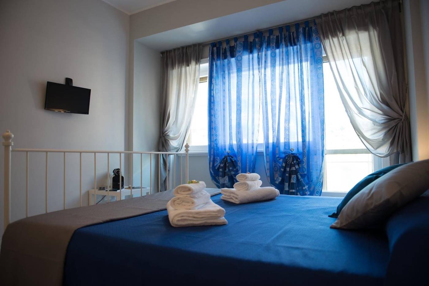 Authentic-Sweet-Home-Room-13