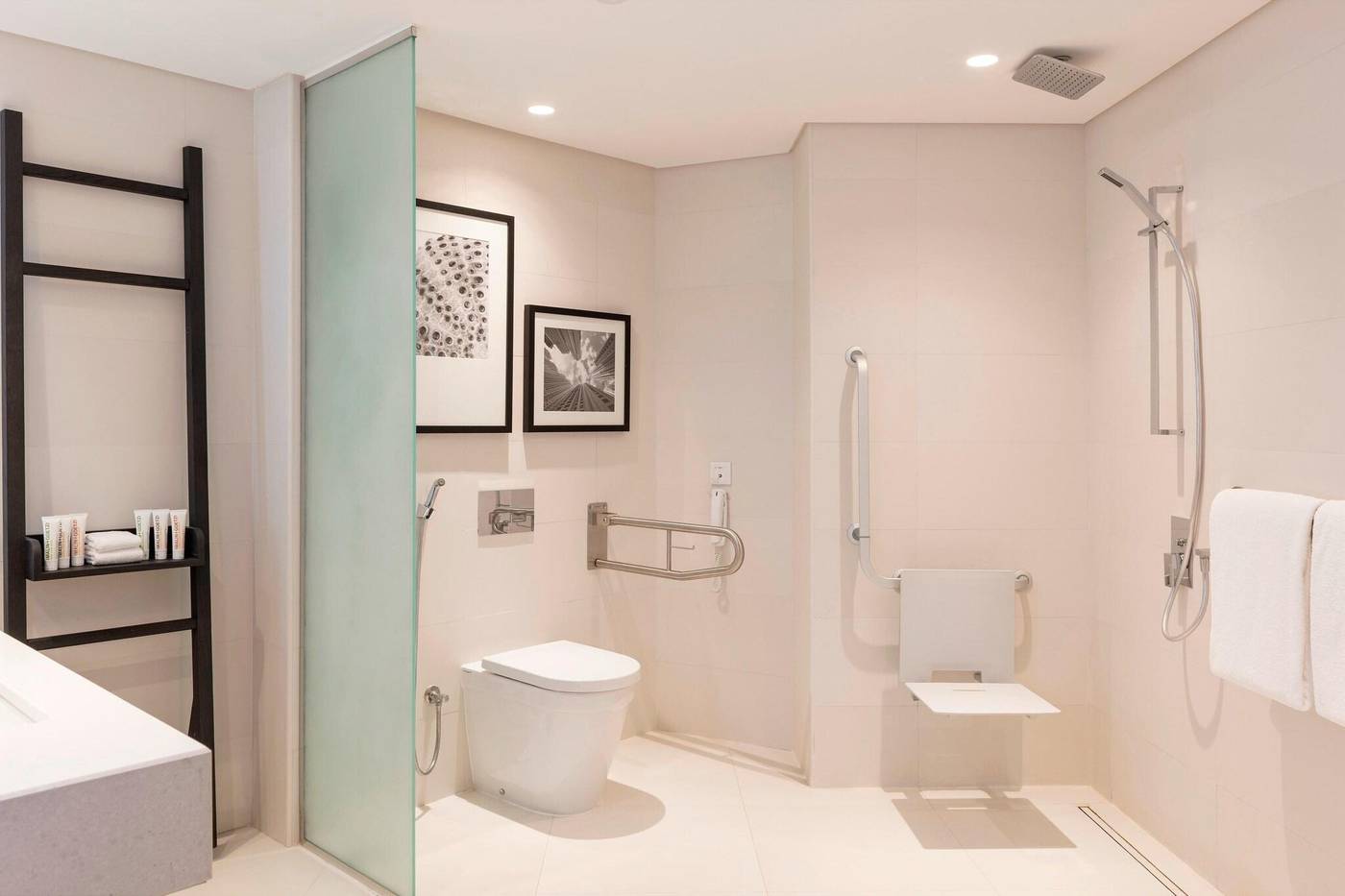 Le-Royal-Meridien-Beach-Resort-and-Spa-Room-45