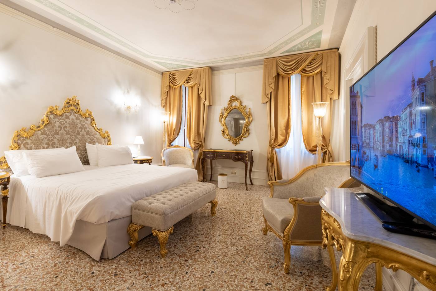 Ca-Bonfadini-Historic-Experience-Room-18