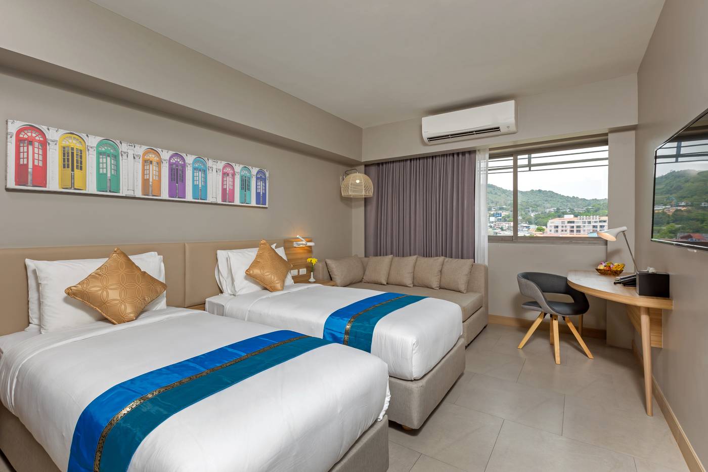 Oakwood-Hotel-Journeyhub-Phuket-Room-11
