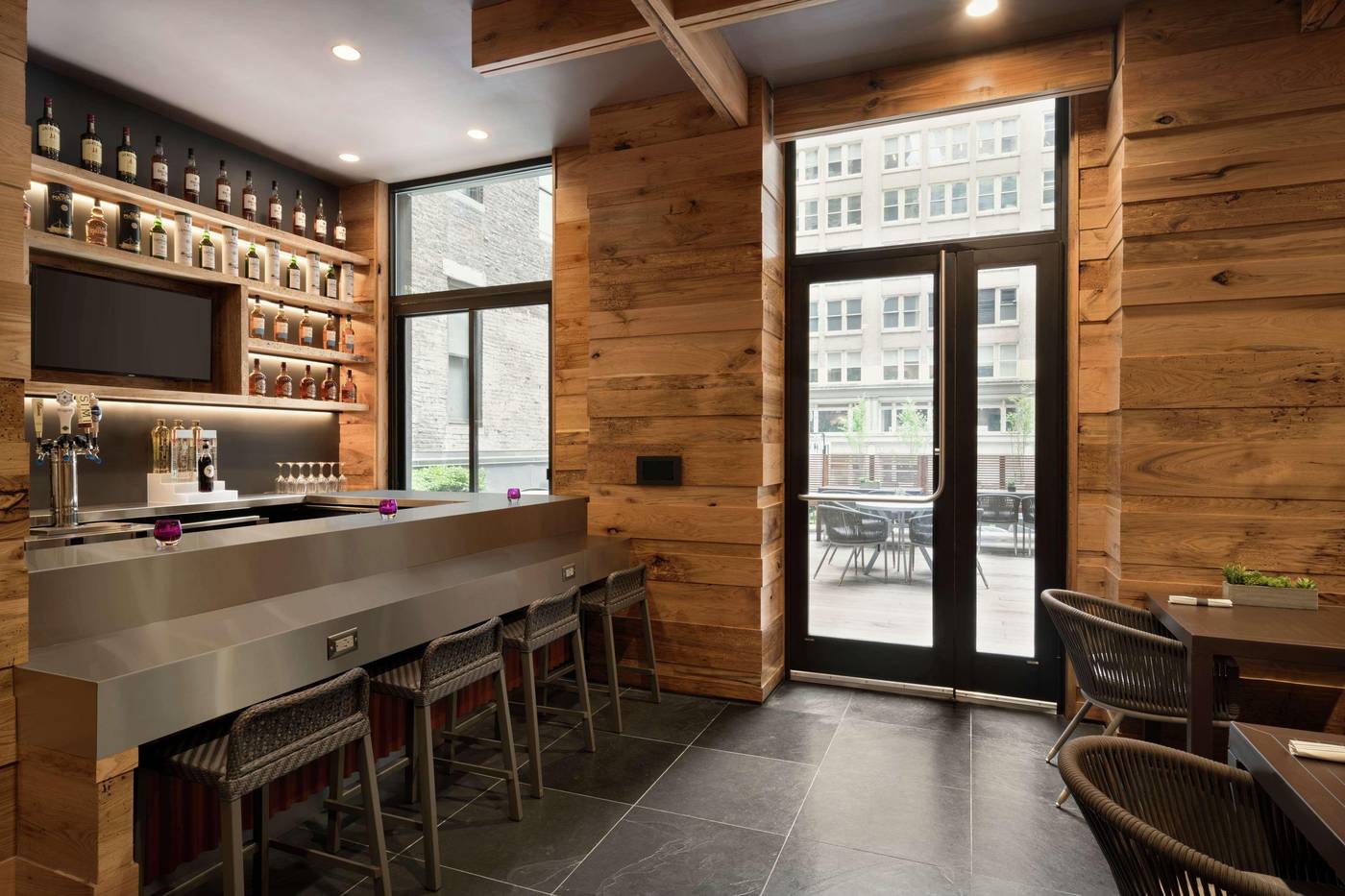 Embassy-Suites-by-Hilton-New-York-Manhattan-Times-Sq-Bar-14