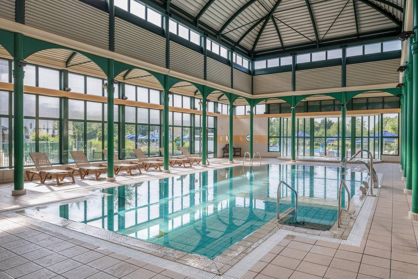 Marriott-s-Village-d-lle-de-France-Pool-22