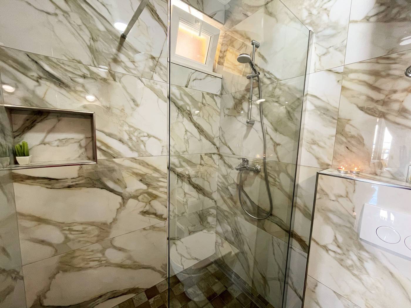 Villa-Sunset-Room-88