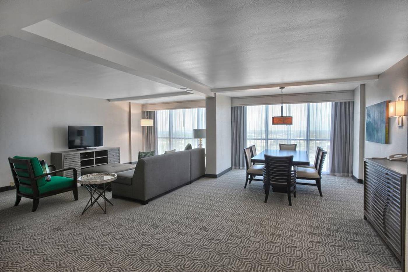 Doubletree Hotel at the Entrance to Universal Orlando