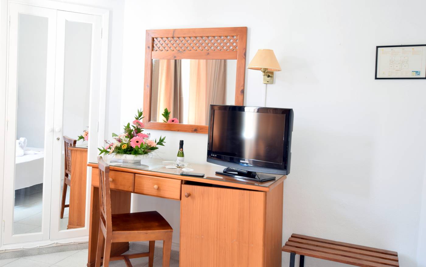 Adonis-Pelinor-Room-21