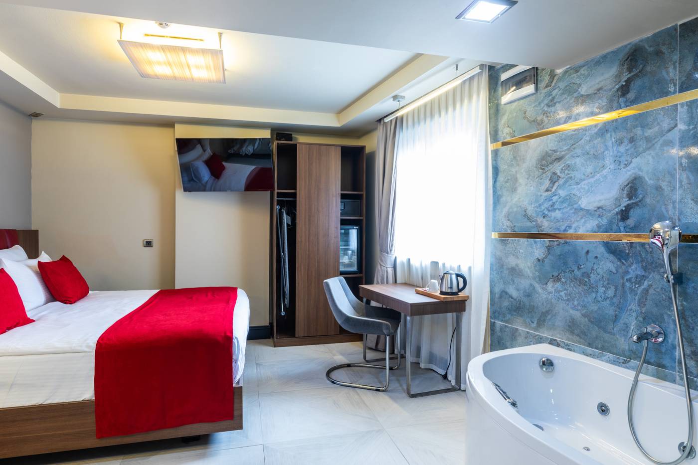 Ramada-by-Wyndham-Istanbul-Pera-Room-35