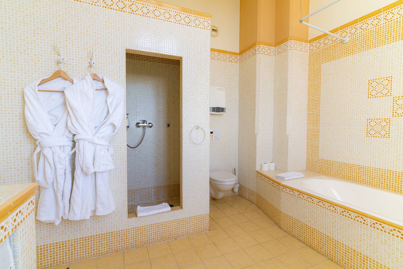 Hotel-L-Orangeraie-Room-44