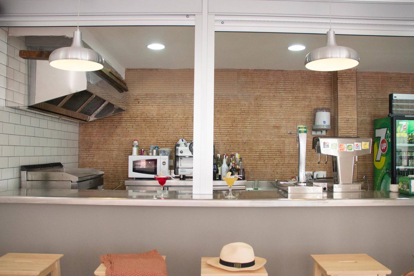 Coral-California-Bar-34