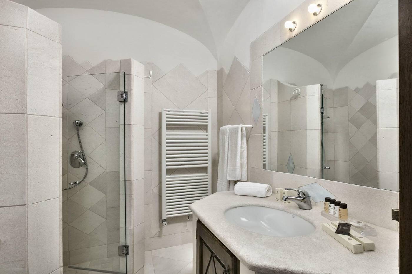 Relais-Villa-Carola-Room-73