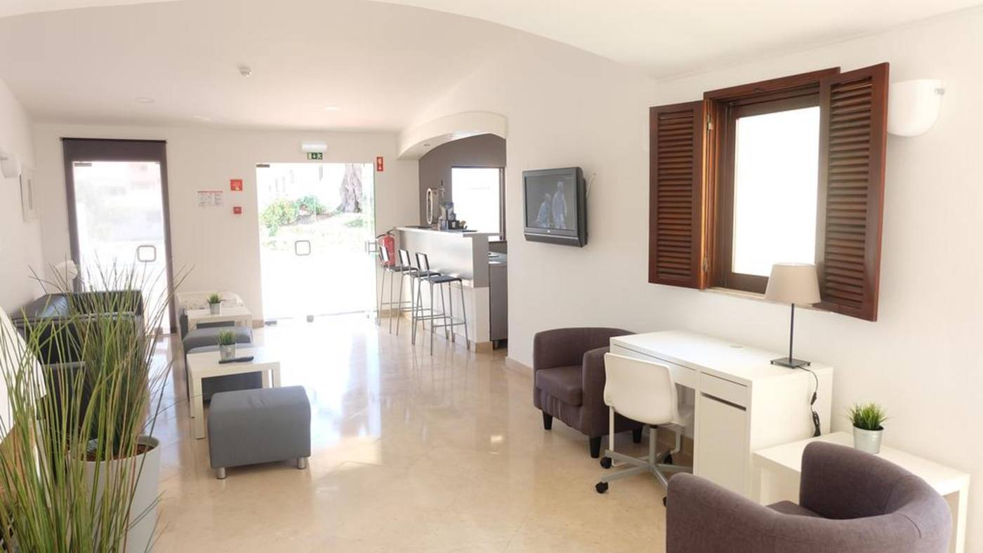 Roca-Belmonte-Apartamentos-Bar-9