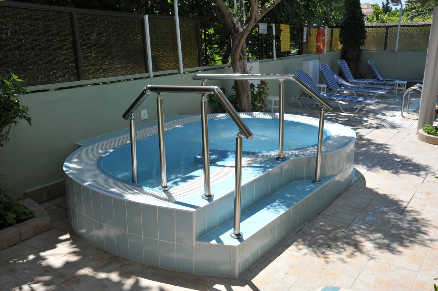 Anseli-Apartments-Pool-11