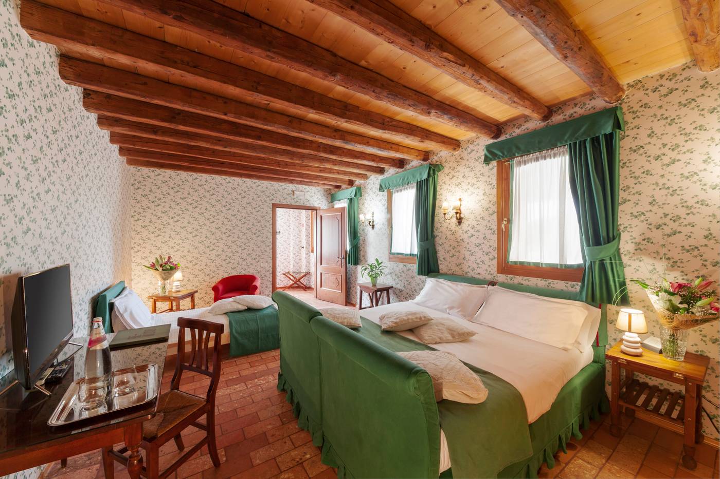 Ca-Tessera-Park-Resort-Room-8