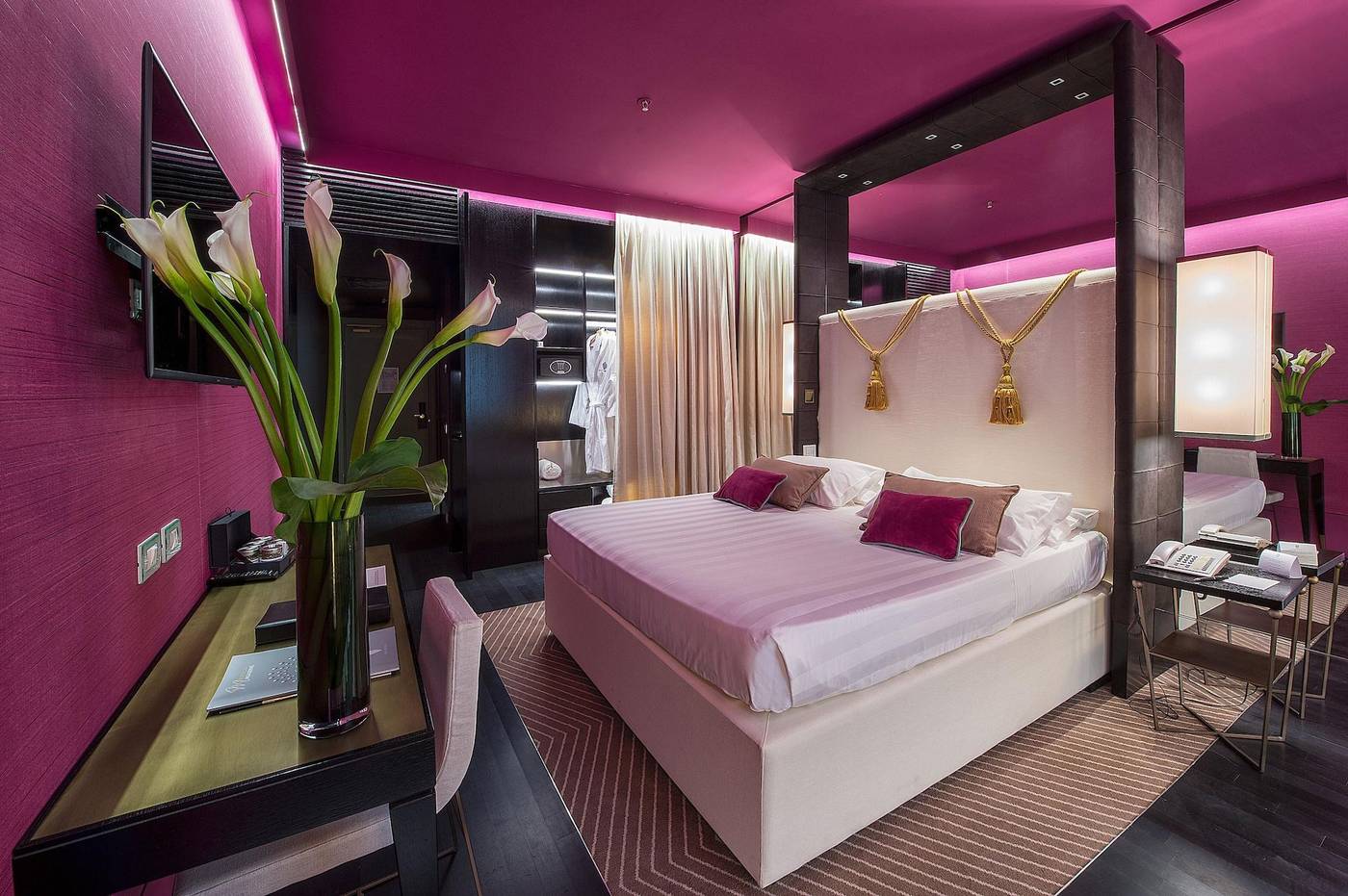 Sina-Bernini-Bristol--Autograph-Collection-Room-9