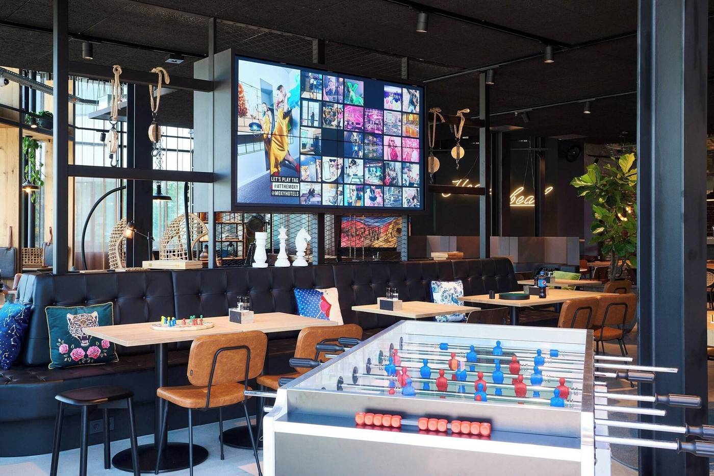 Moxy-Amsterdam-Schiphol-Airport-General-view-12