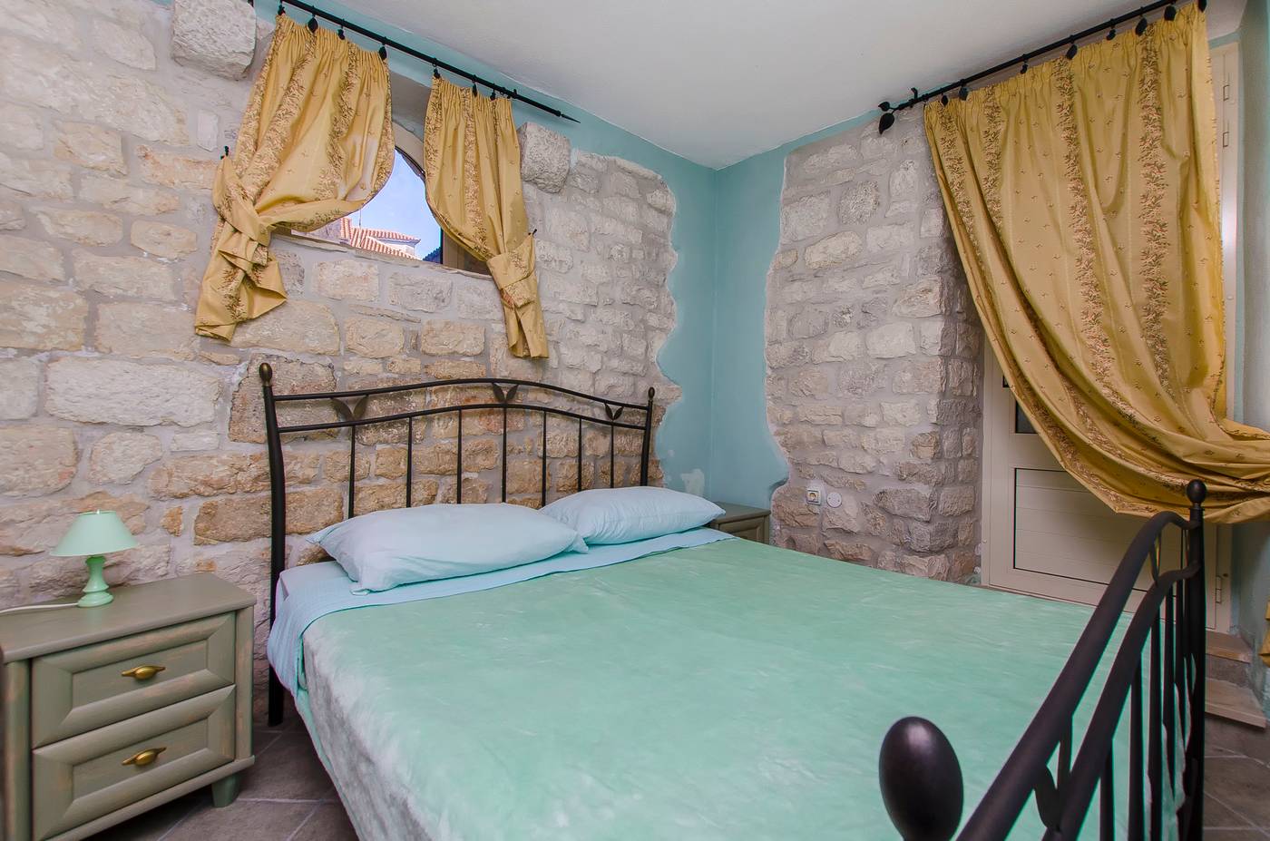 Palace-Derossi-Room-22