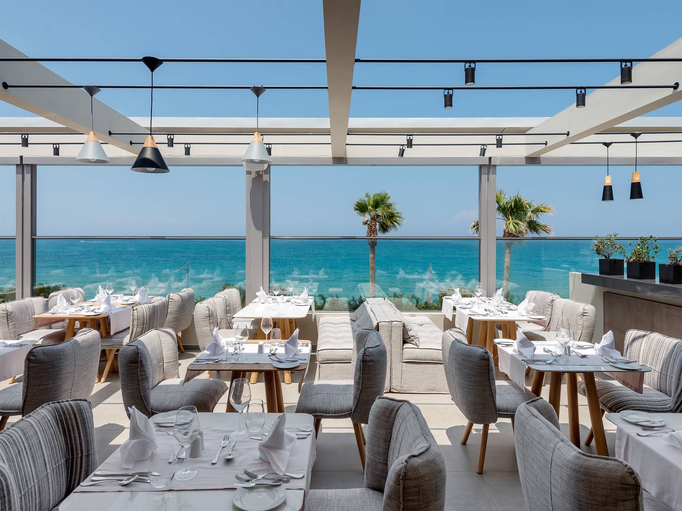 Ikones-Seafront-Luxury-Suites---Adults-Only-Restaurant-10