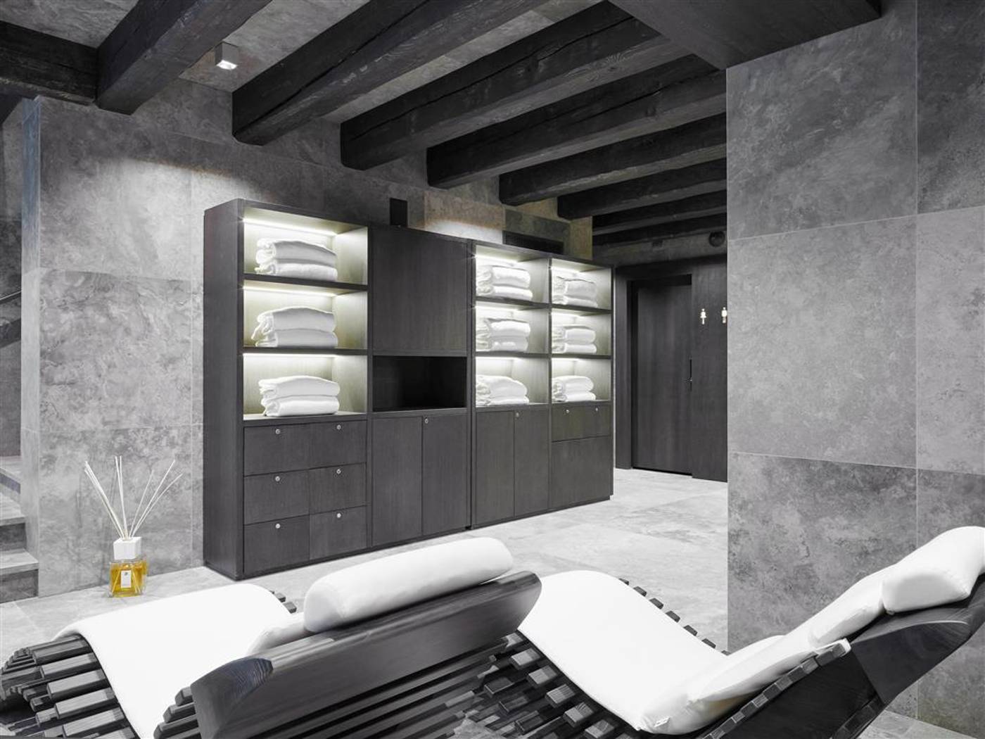 Hyatt-Centric-Murano-Venice-Sports-and-Entertainment-69