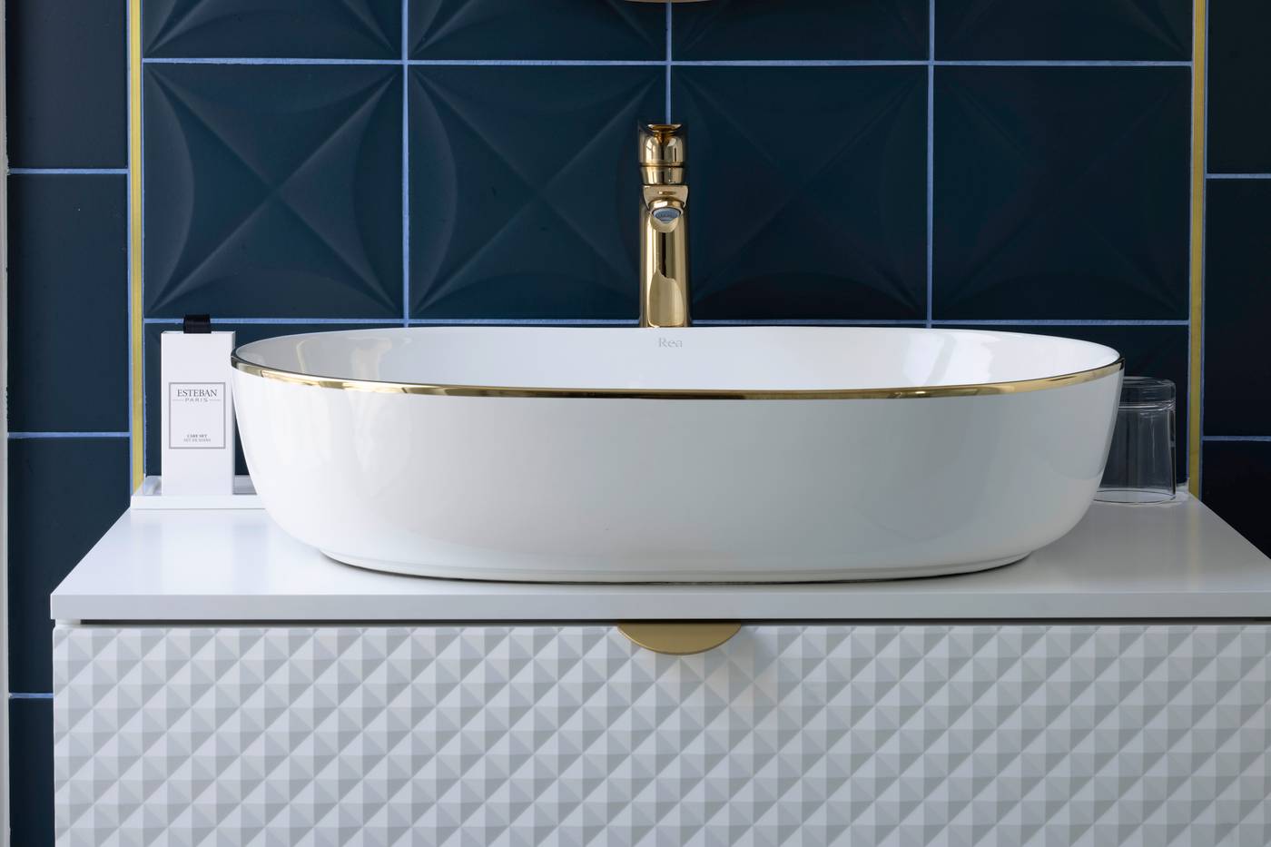 Hotel-Elysees-Bassano-Room-59