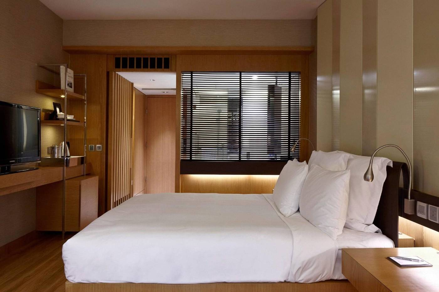 Renaissance-Hong-Kong-Harbour-View-Hotel-Room-41