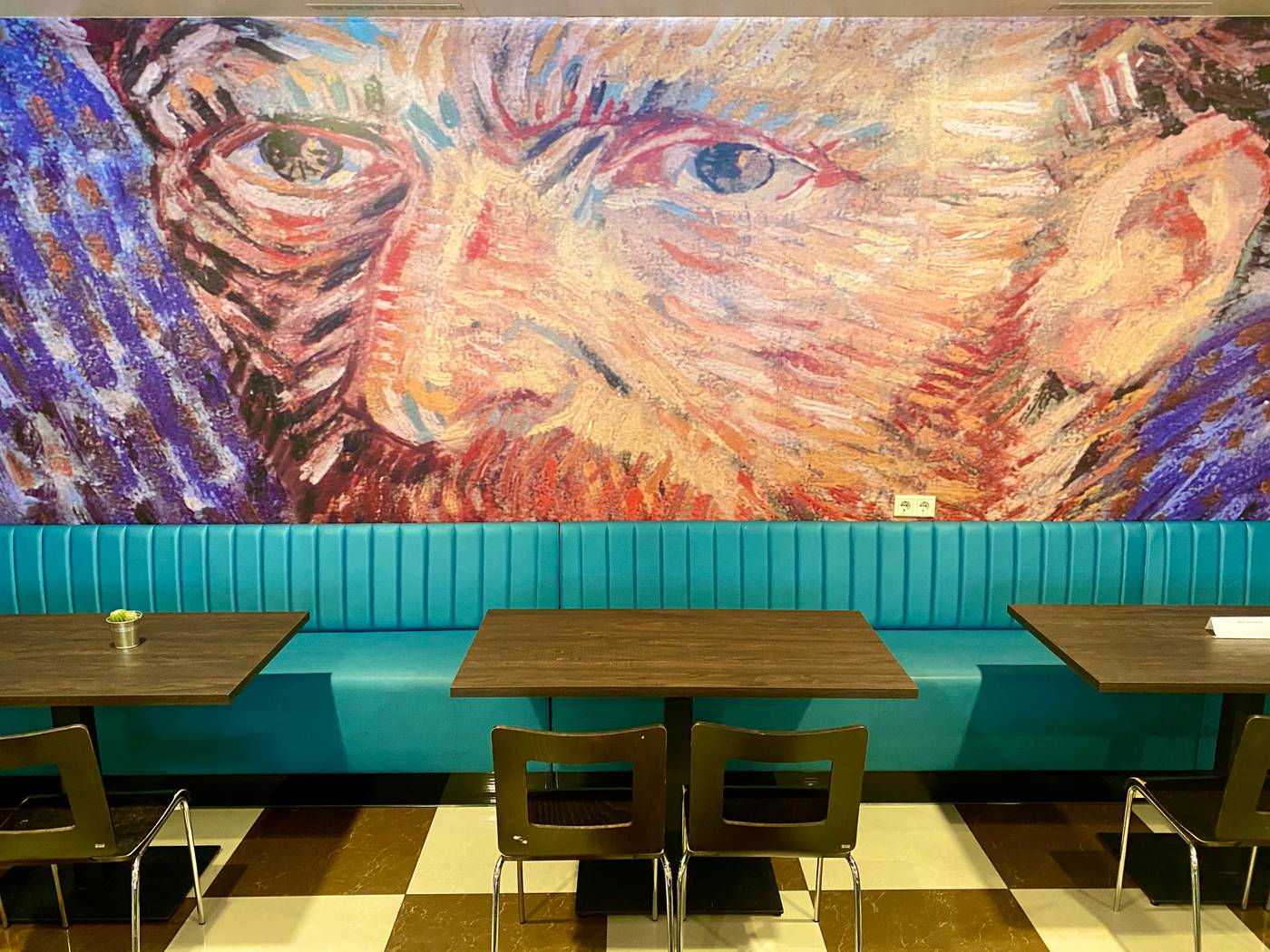 Hotel-Van-Gogh-Restaurant-10