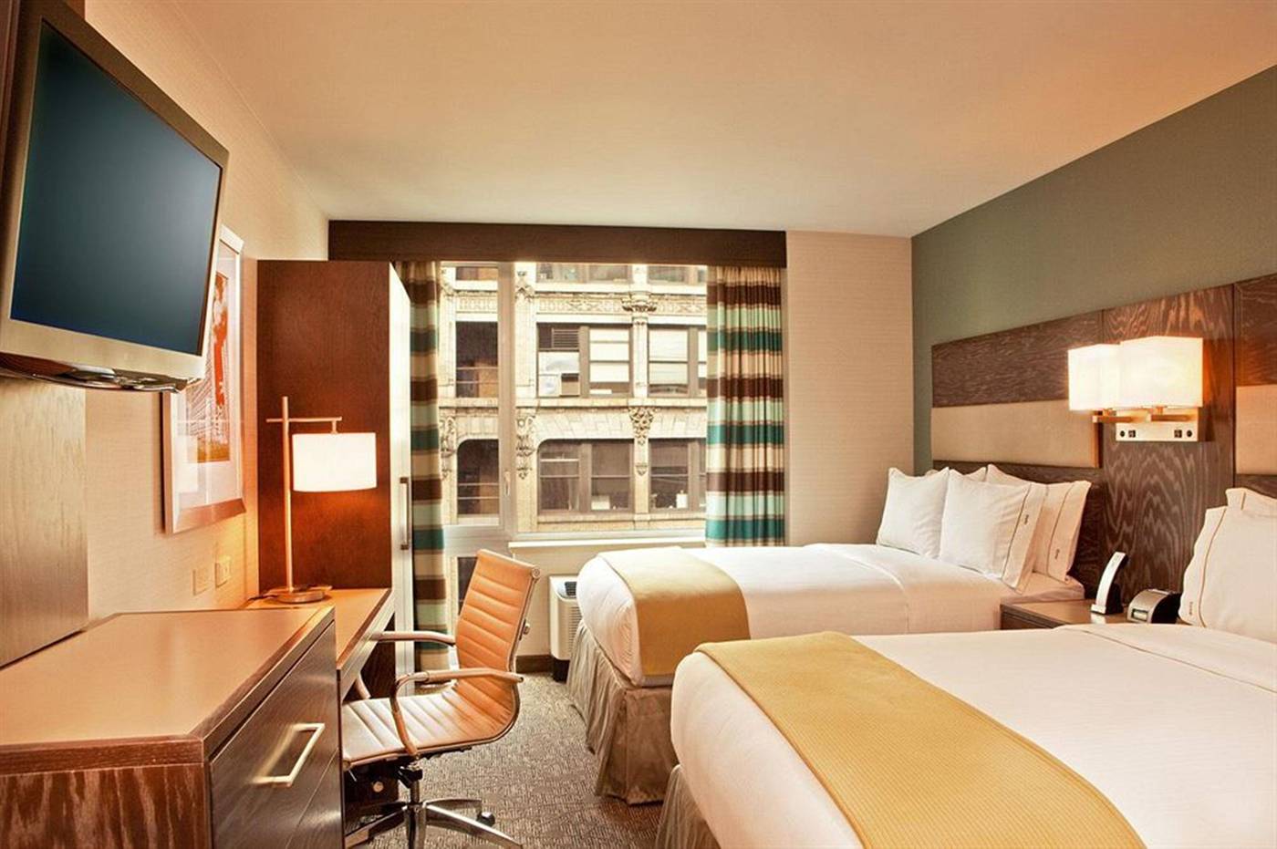 Holiday-Inn-Express-Manhattan-Times-Square-South-Room-1