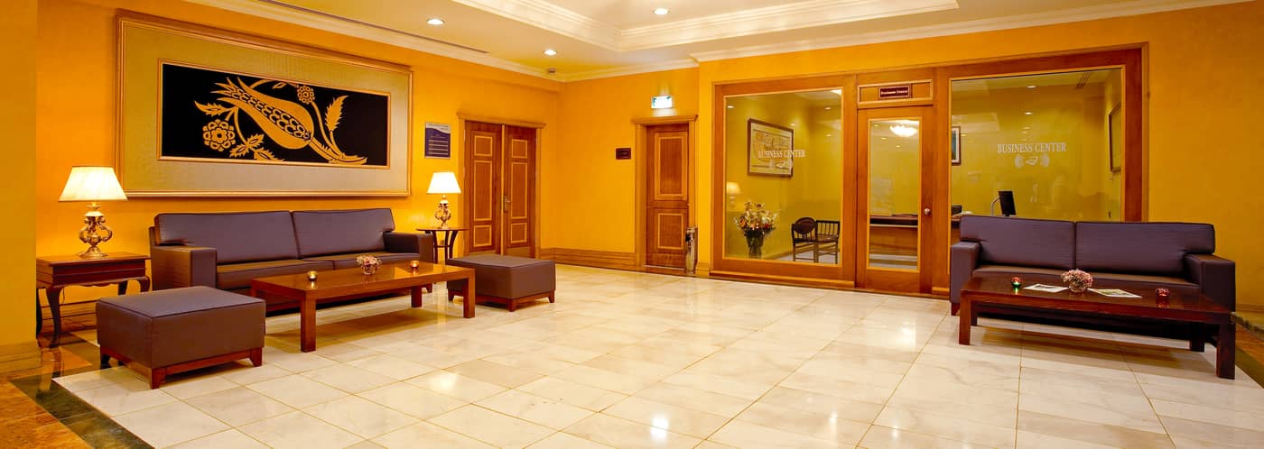 The-Green-Park-Hotel-Merter-Lobby-12
