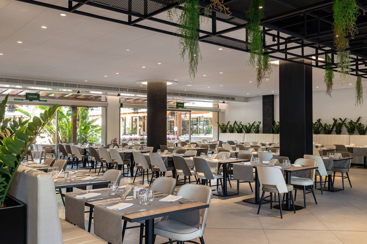 Golden-Bahia-de-Tossa-Restaurant-45