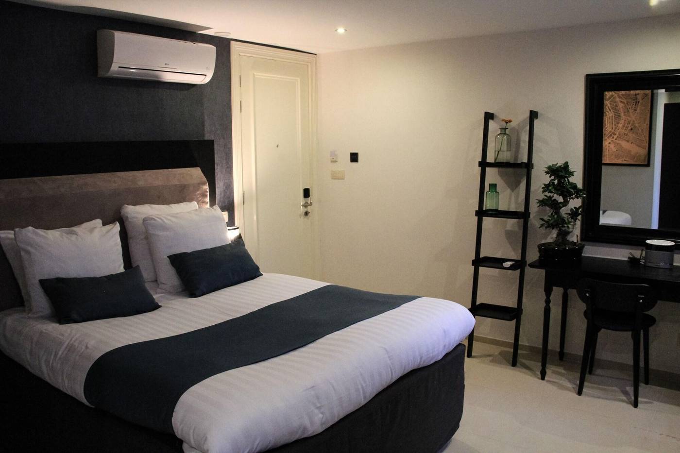 No--377-House-Room-24