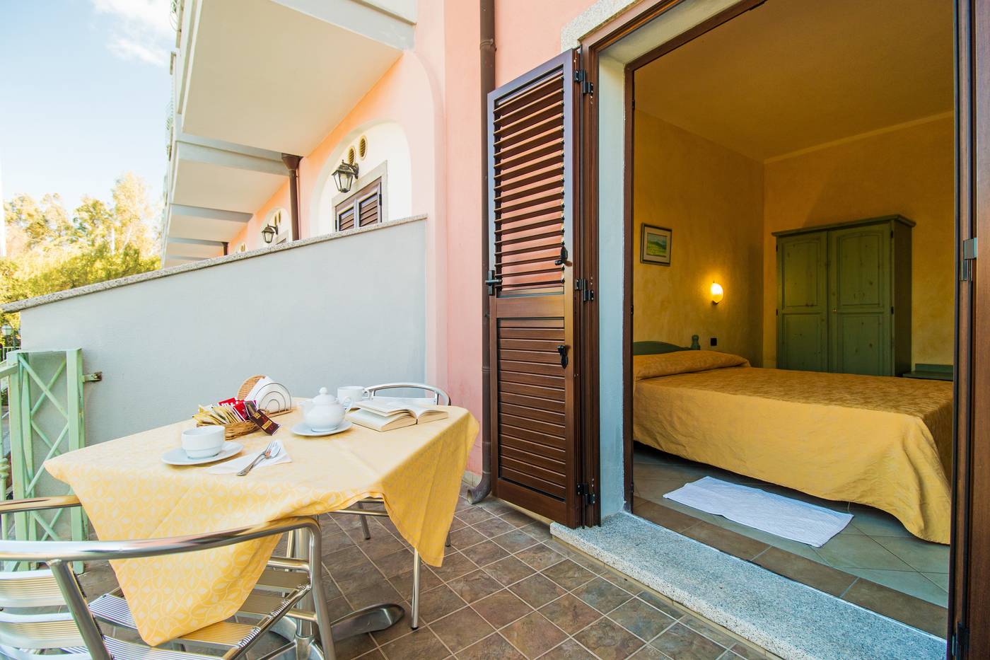 Gli-Ontani-Residence-Hotel-Room-20