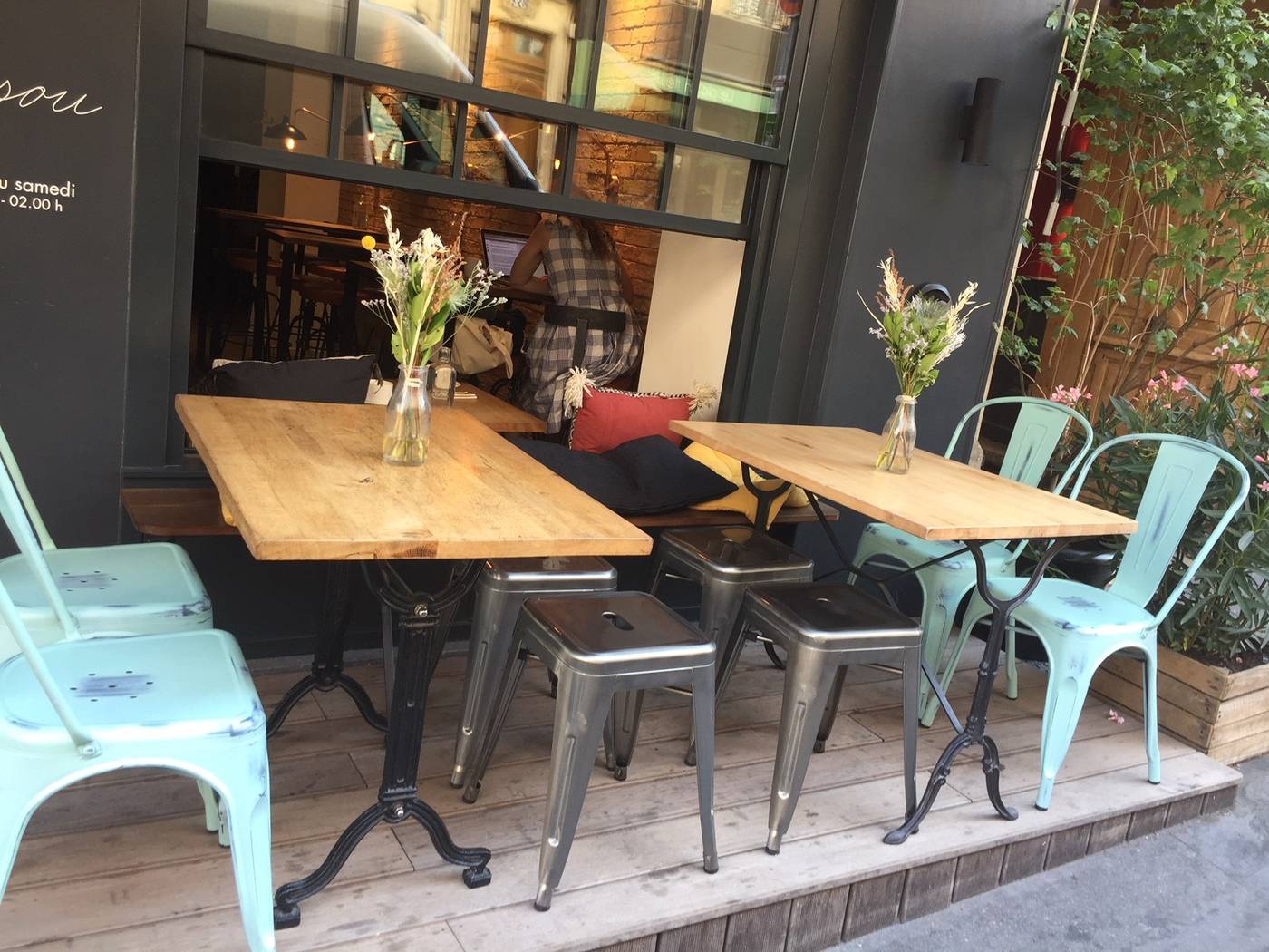 29-Lepic-Montmartre-Terrace-23