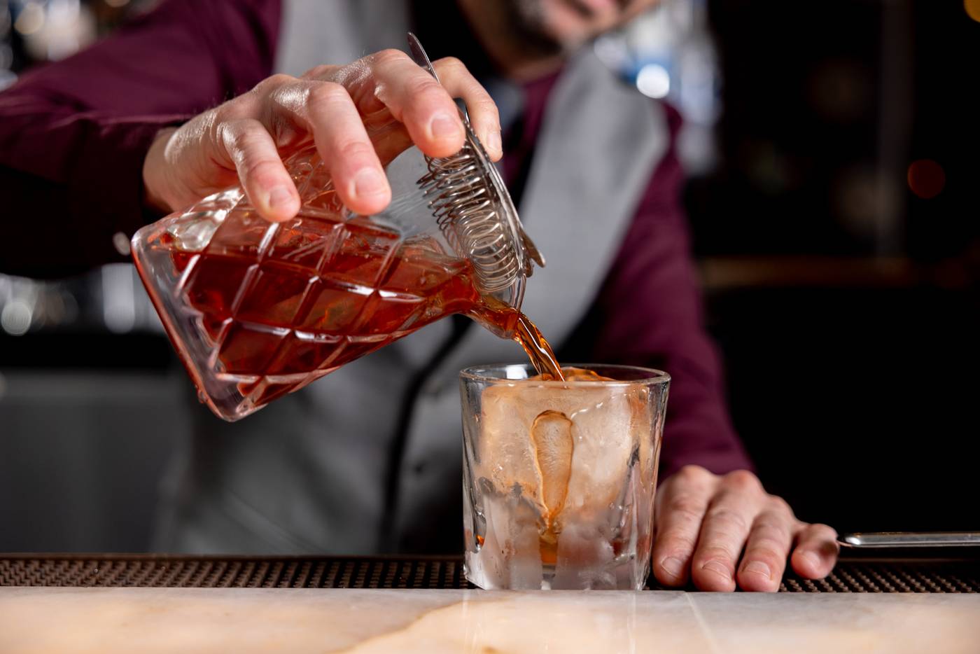 Executive-Plaza-Hotel-Conference-Centre-Coquitlam-BC-Bar-38