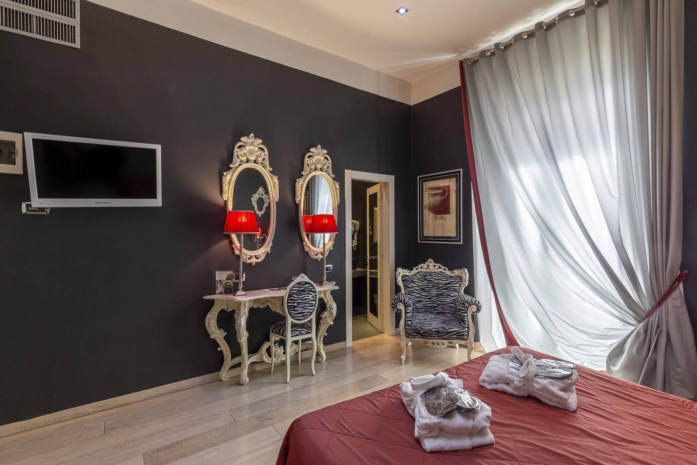 Columbia-Charming-Spa-Room-32