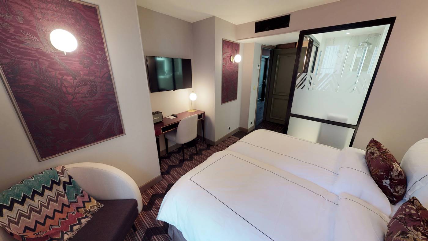 Mom-Art-Hotel-Room-9