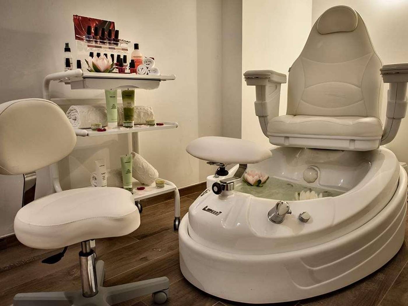 Grand-Hotel-Resort-Ma-Ma---Adults-Only-Sports-and-Entertainment-95