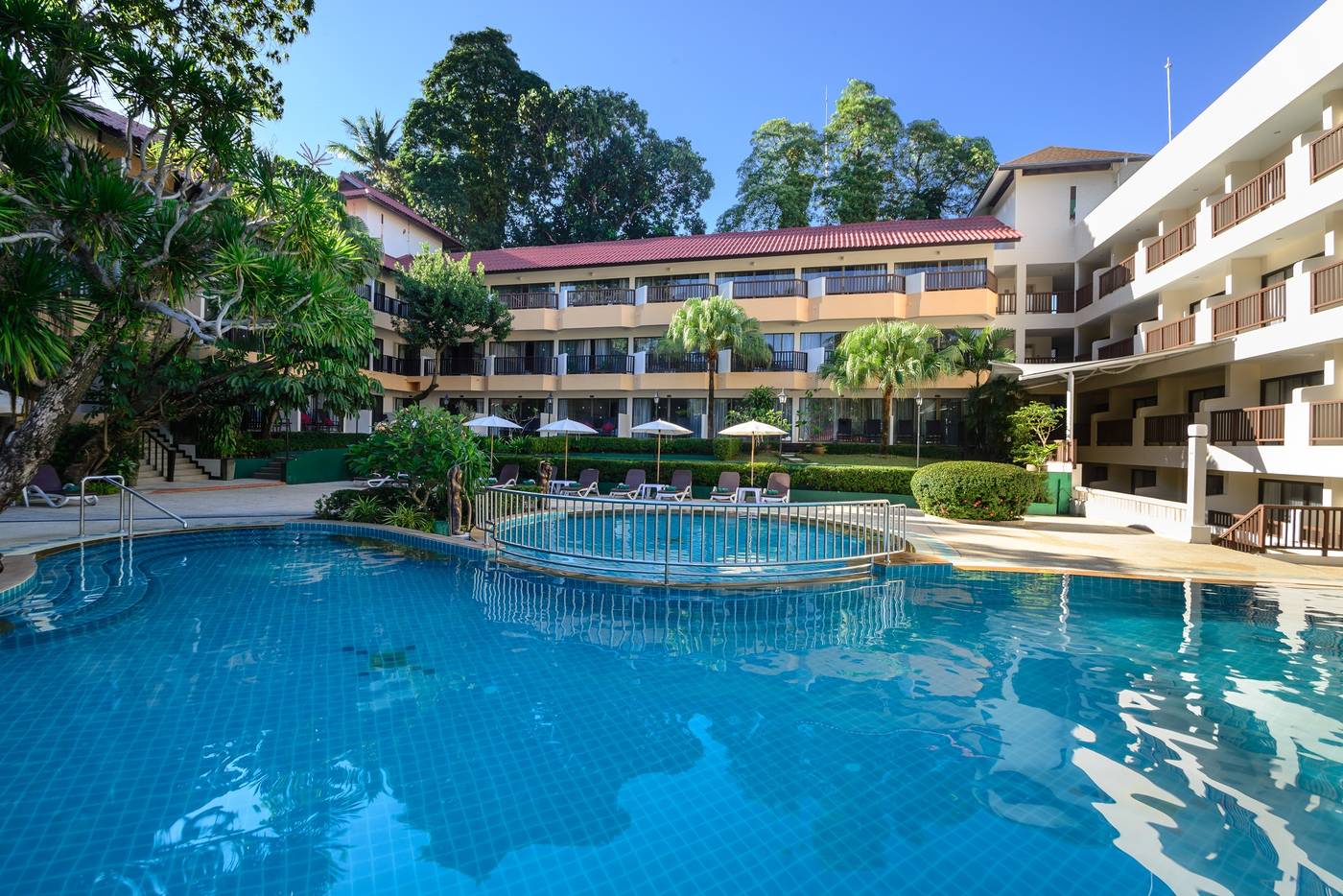 Patong-Lodge-Hotel-Pool-3