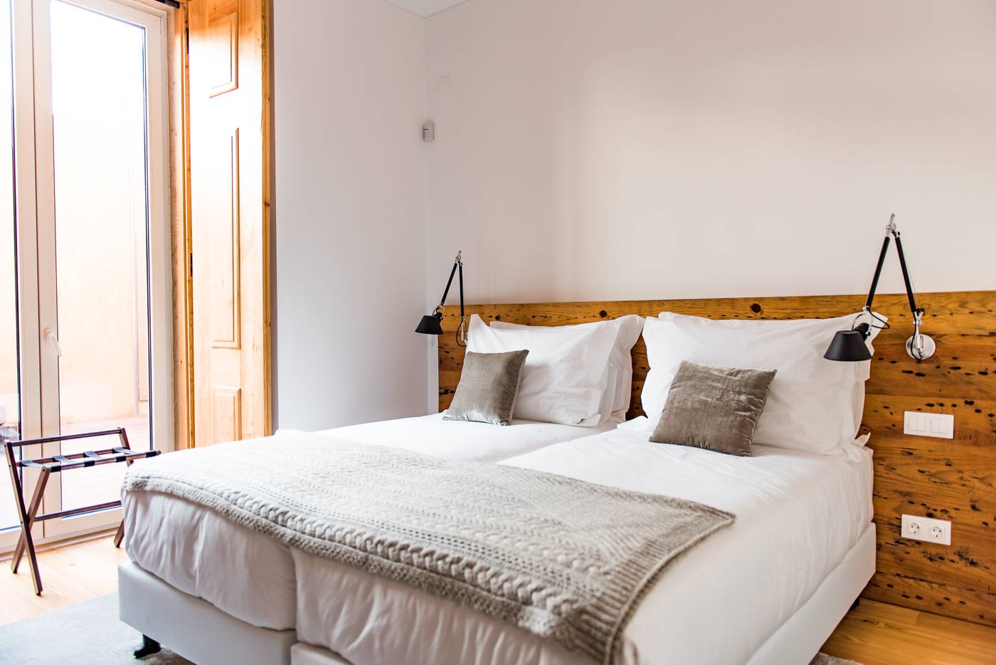 Flora-Chiado-Apartments-Room-4