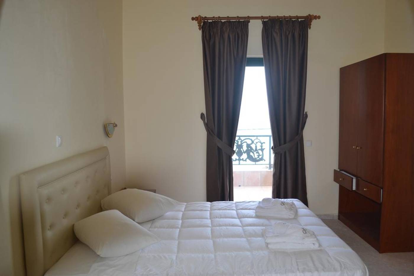 Diogenis-Blue-Palace-Room-20