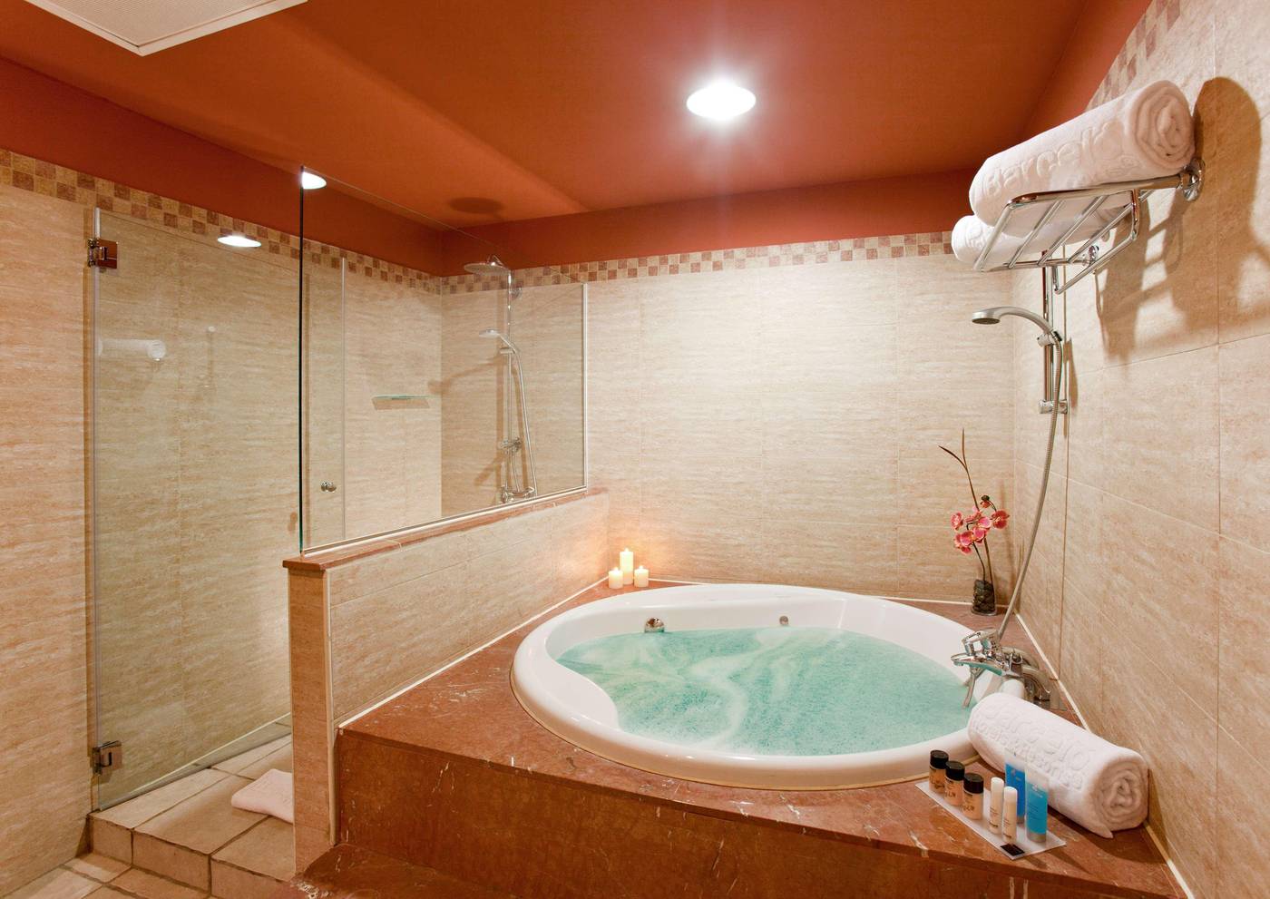 Occidental-Jand----a-Royal-Level-Room-56